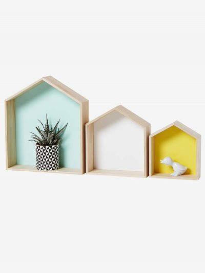 Die 10 besten wandregal kinderzimmer 35 3 Wandregale in Häuserform für Kinderzimmer nebeneinander auf weißer Wand, mit Blumentopf und Keramikente