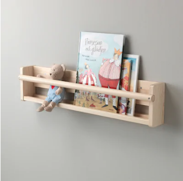 Die besten kinderzimmer wandregale von ikea 1 einfaches Wandregal von IKEA mit Buechern und Kuscheltieren